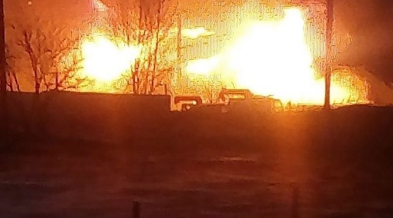 В Берёзовском сгорело четыре автомобиля в частном гараже