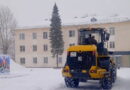 Снегопады вынуждают коммунальные службы чистить дороги в усиленном режиме